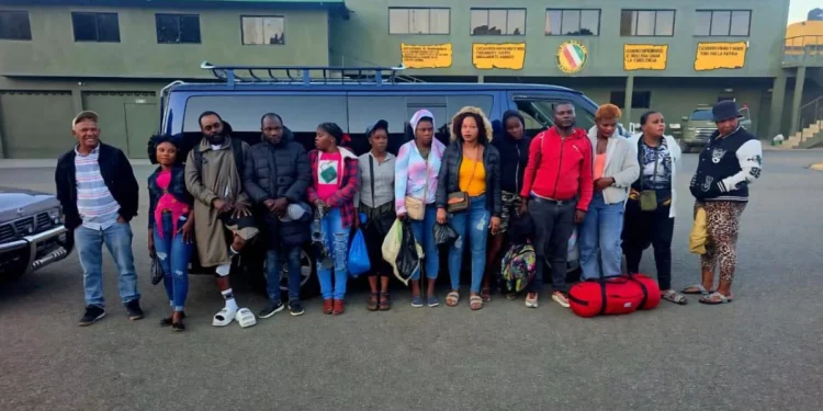 Ejército intercepta cuatro vehículos con 29 haitianos indocumentados en Constanza