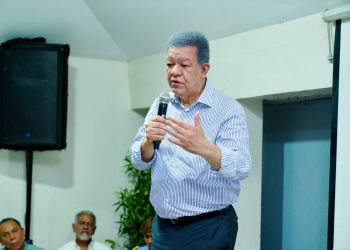 Leonel exige al Gobierno bajar la gasolina porque el petróleo volvió a US$70 el barril