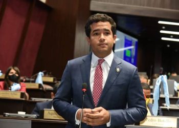 Omar espalda eliminación de anticipos a microempresas y advierte riesgos en propuesta a pequeñas y medianas