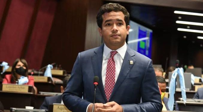 Omar espalda eliminación de anticipos a microempresas y advierte riesgos en propuesta a pequeñas y medianas