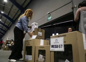 Cierran mesas de votación en elecciones presidenciales de Colombia