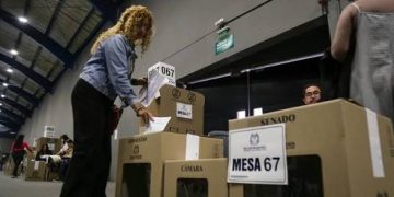 Cierran mesas de votación en elecciones presidenciales de Colombia