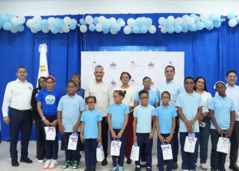 Inabie entrega lentes correctivos a 81 estudiantes en Sánchez, Samaná