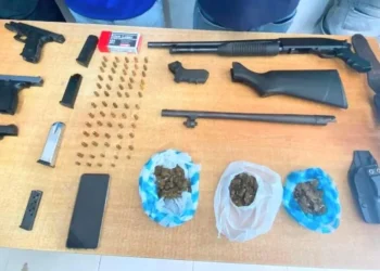 Operativo en Barahona deja cinco armas ilegales ocupadas y varios detenidos
