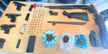 Operativo en Barahona deja cinco armas ilegales ocupadas y varios detenidos