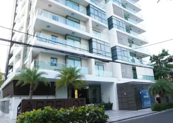 Policía investiga muerte de dos personas en torre del Distrito Nacional