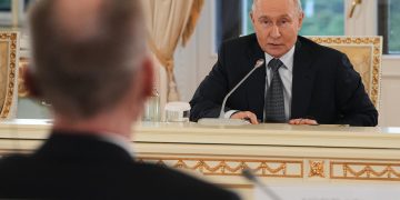 Putin admite que habló con EE.UU. sobre una posible operación a la venezolana en Cuba