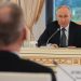 Putin admite que habló con EE.UU. sobre una posible operación a la venezolana en Cuba