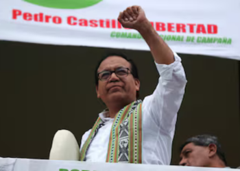 Sánchez pide anular los votos en el exterior, lo que le haría ganar las elecciones en Perú