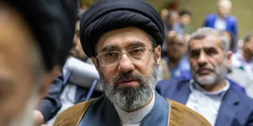 Líder supremo iraní afirma que Trump buscó acuerdo con “desesperación”
