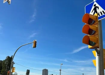 Semáforos derretidos: Ola de calor no da tregua en Europa