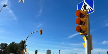 Semáforos derretidos: Ola de calor no da tregua en Europa