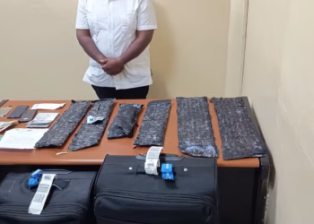 DNCD captura a extranjero con seis paquetes de cocaína en Aeropuerto del Cibao