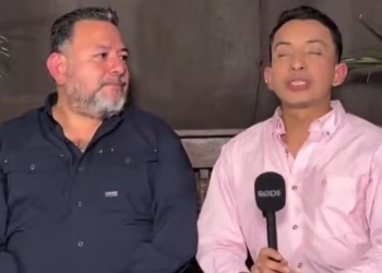Pastor gay presenta a su esposo y dice que no se arrepiente de lo que es