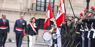 Keiko Fujimori es reconocida como jefa suprema de las Fuerzas Armadas y la Policía de Perú