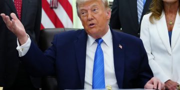 Trump advirtió que Estados Unidos golpeará a Irán con dureza tras el ataque a bases en Jordania: “Van a recibir una paliza”