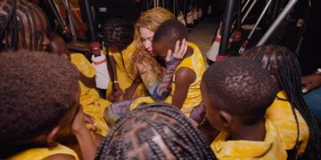 “Seremos amigos para siempre”: la conmovedora despedida de Shakira a los niños ugandeses tras su show en Nueva York