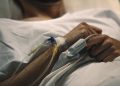Francia aprueba ley que permite la eutanasia para pacientes con enfermedades terminales