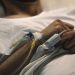 Francia aprueba ley que permite la eutanasia para pacientes con enfermedades terminales
