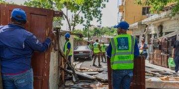 Alcaldía del DN recupera espacio público ocupado irregularmente en la avenida Abraham Lincoln