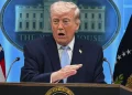 Trump dice que EE.UU. se convertirá en el "guardián" de Ormuz y pide una "compensación"