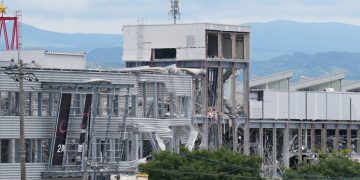 Japón eleva a 18 los muertos y acelera rescates tras devastador terremoto