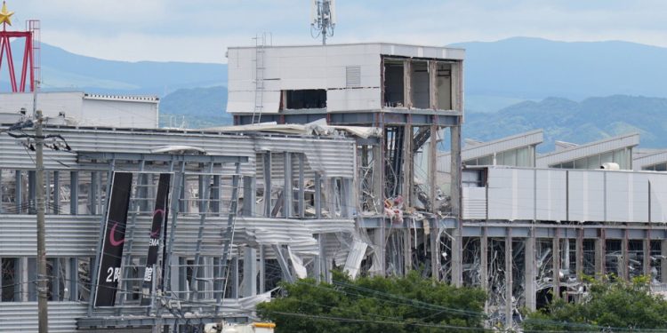 Japón eleva a 18 los muertos y acelera rescates tras devastador terremoto