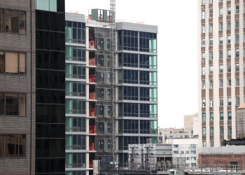 Evacuan un rascacielos en el centro de Manhattan por temor al colapso de su estructura