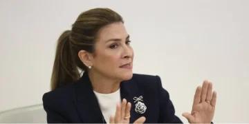 Carolina Mejía afirma que cacerolazos fortalecen la democracia