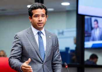 Omar Fernández critica rapidez para aumentar impuestos y lentitud para aliviar la carga tributaria