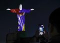 El Cristo de Río de Janeiro rinde homenaje a las víctimas de los terremotos en Venezuela