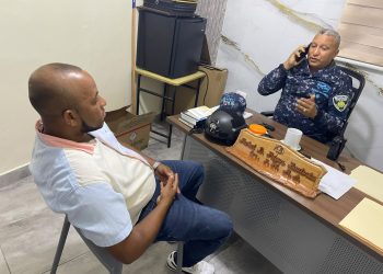 Manuel Cumía impulsa soluciones para Cambita El Pueblecito y fortalece el vínculo con la Policía