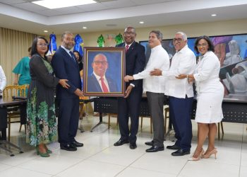 COOEPROUASD reconoce al rector Editrudis Beltrán por fortalecer el cooperativismo universitario