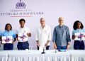 Presidente Abinader escucha estudiantes de Samaná y anuncia acciones para fortalecer la educación