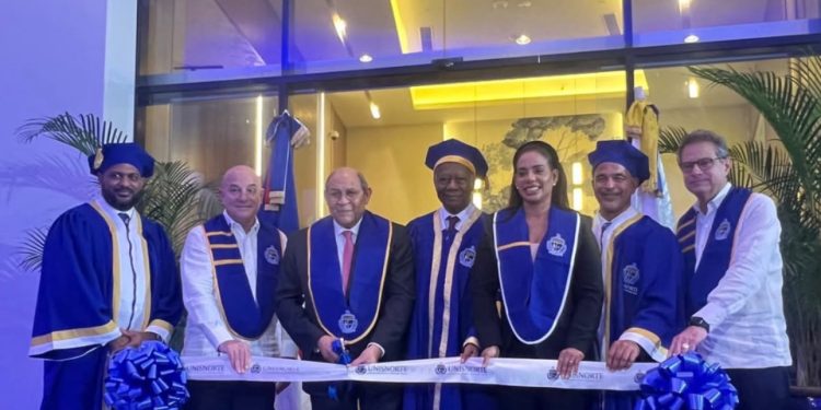 Universidad SDN celebra primera investidura e inaugura moderna sede académica