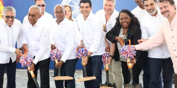 Wellington Arnaud deja iniciados trabajos de construcción del alcantarillado sanitario de Boca Chica 