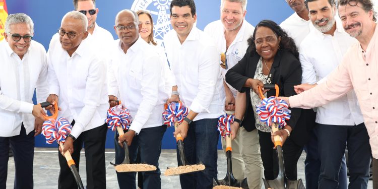 Wellington Arnaud deja iniciados trabajos de construcción del alcantarillado sanitario de Boca Chica