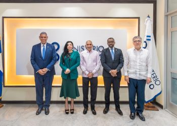 Autoridades de Nueva York donan 849 chalecos antibalas a sistema penitenciario dominicano