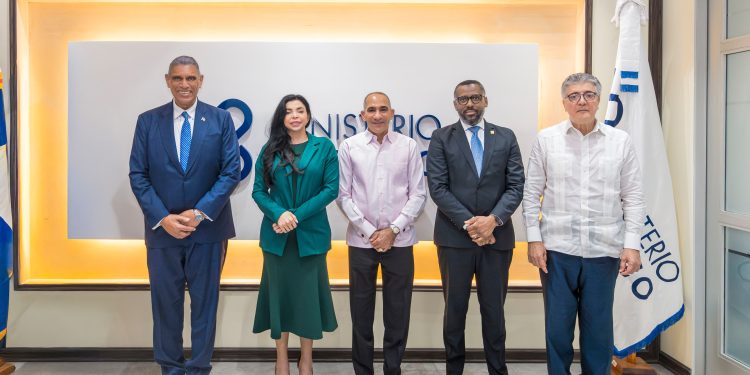 Autoridades de Nueva York donan 849 chalecos antibalas a sistema penitenciario dominicano