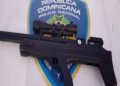 Por amenazar con un rifle a una pareja PN detiene mujer Guerra