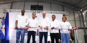 Presidente Abinader y ministro Kelvin Cruz entregan multiuso Dante Lemonier en Los Alcarrizos
