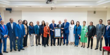 Senado reconoce a Jaime Francisco Sued Pichardo por su trayectoria empresarial y aportes al desarrollo de la industria farmacéutica