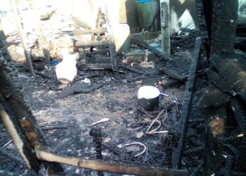Incendio en Cambita SC deja una víctima mortal y familias sin hogar