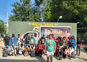Ejército detiene a 29 haitianos indocumentados en un camión de carga tipo furgón tras persecución en Valverde
