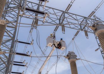 ETED fortalece la infraestructura de transmisión mediante trabajos estratégicos en líneas de transmisión, este viernes