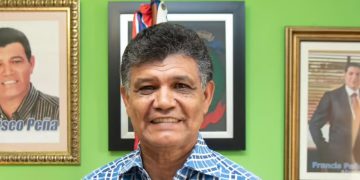 Regidores autorizan viaje de Francisco Peña a EE. UU.