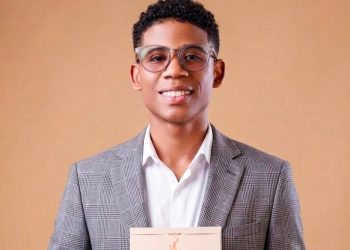 Joven autor Issai Turbi presenta su primer libro “¿ESTÁS LISTO PARA EL LLAMADO?”
