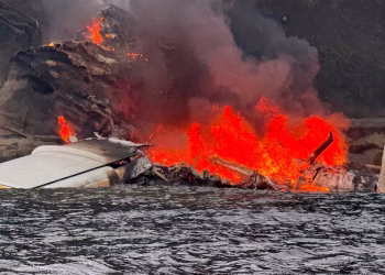 Rescatan a 11 personas tras estrellarse un hidroavión frente a la costa de Washington