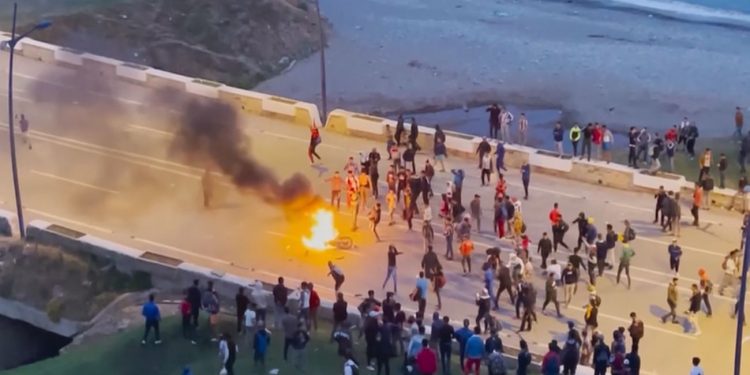 Saqueos y disturbios en España tras la entrada de miles de marroquíes