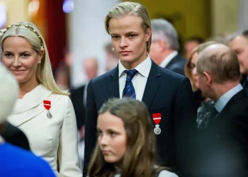 Hijo de la princesa Mette-Marit cumplirá prisión domiciliaria en Noruega